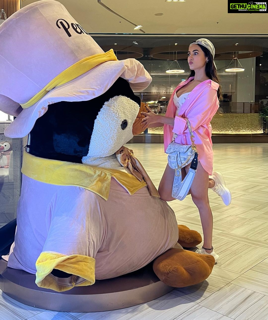 Sonal Chauhan Instagram - 𝓗𝓪𝓹𝓹𝔂 𝓬𝓱𝓲𝓵𝓭𝓻𝓮𝓷'𝓼 𝓭𝓪𝔂 🐧 . . . . . . . . . . . . . . . . . . . . #love #children #day #sonalchauhan