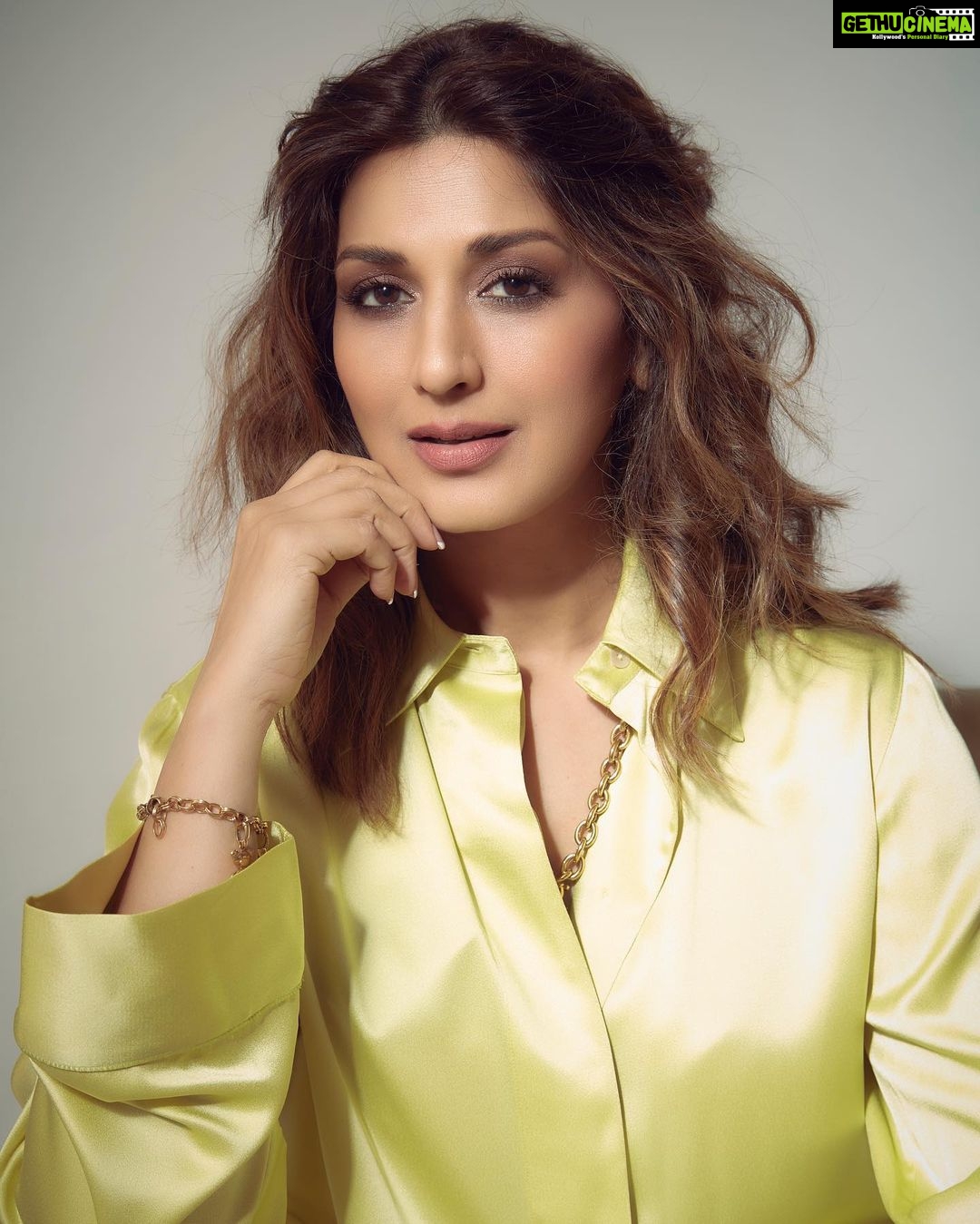 Sonali Bendre Instagram - Well, Hello y̷e̷l̷l̷o̷ there!