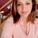 Sonali Bendre Instagram - Lets FEED CHILDREN and STARVE CANCER! I urge you to come forward and donate what you can to Cuddles Foundation and help them help the many little children battling cancer. Cuddles is India’s only NGO that provides holistic nutrition in the form of hot meals and monthly ration bundles to children undergoing cancer treatment who do not have the means to take care of all thier needs. Head to the link in bio to donate now! 🙏🏼