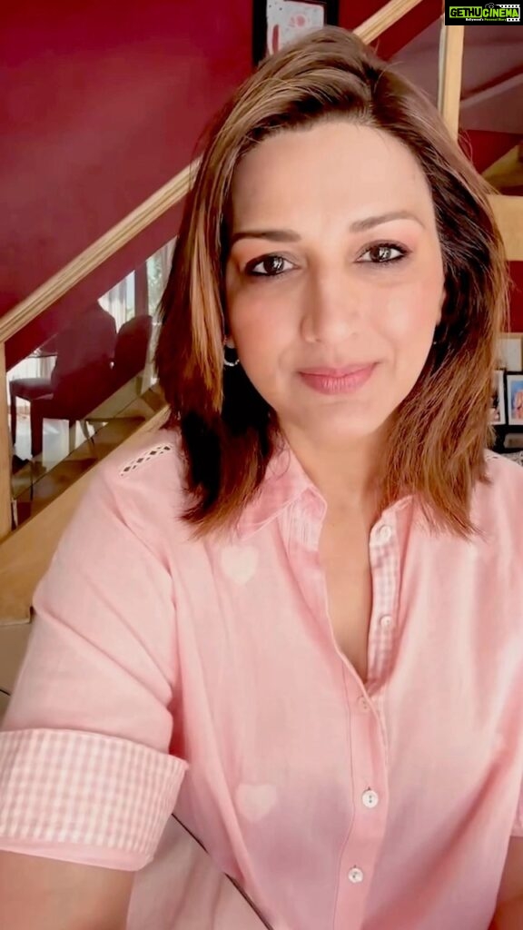 Sonali Bendre Instagram - Lets FEED CHILDREN and STARVE CANCER! I urge you to come forward and donate what you can to Cuddles Foundation and help them help the many little children battling cancer. Cuddles is India’s only NGO that provides holistic nutrition in the form of hot meals and monthly ration bundles to children undergoing cancer treatment who do not have the means to take care of all thier needs. Head to the link in bio to donate now! 🙏🏼