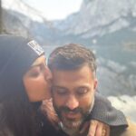 Sonam Kapoor Instagram - Morning walk with my angel husband. These last few months I’ve really been able to appreciate and understand what an amazing partner and husband I’ve been lucky enough to get. Thank you @anandahuja for putting my needs above your own and being obsessive about my health and happiness. I knew you’d be a great dad but you’ve understood being a good dad is first being the best husband you can be. I love you. #everydayphenomenal 🧿❤️ #vayusparents PS : nothing beats holding your hand and walking #shotoniphone14pro Altaussee