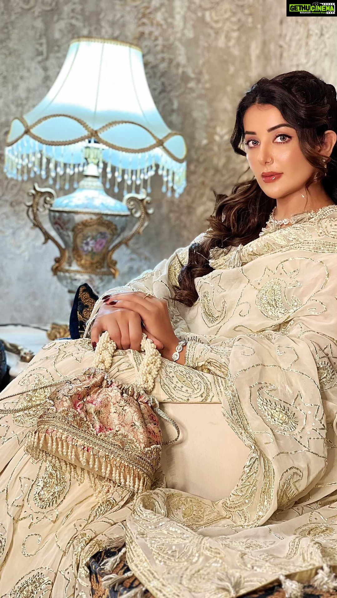 Sonia Mann Instagram - ਹੋ ਜਾਓ ਤਿਆਰ ਧਮਾਕੇਦਾਰ ਭੰਗੜੇ ਗਾਣੇ ਤੇ ਨੱਚਣ ਲਈ #PunjabiJachde Get Set Dance to the ultimate Bhangra Song #PunjabiJachde @jannatzubair29 @officialdilrajgrewal @ramanromanaofficial @sumeetsinghm @sagastudiosofficial @sagamusic
