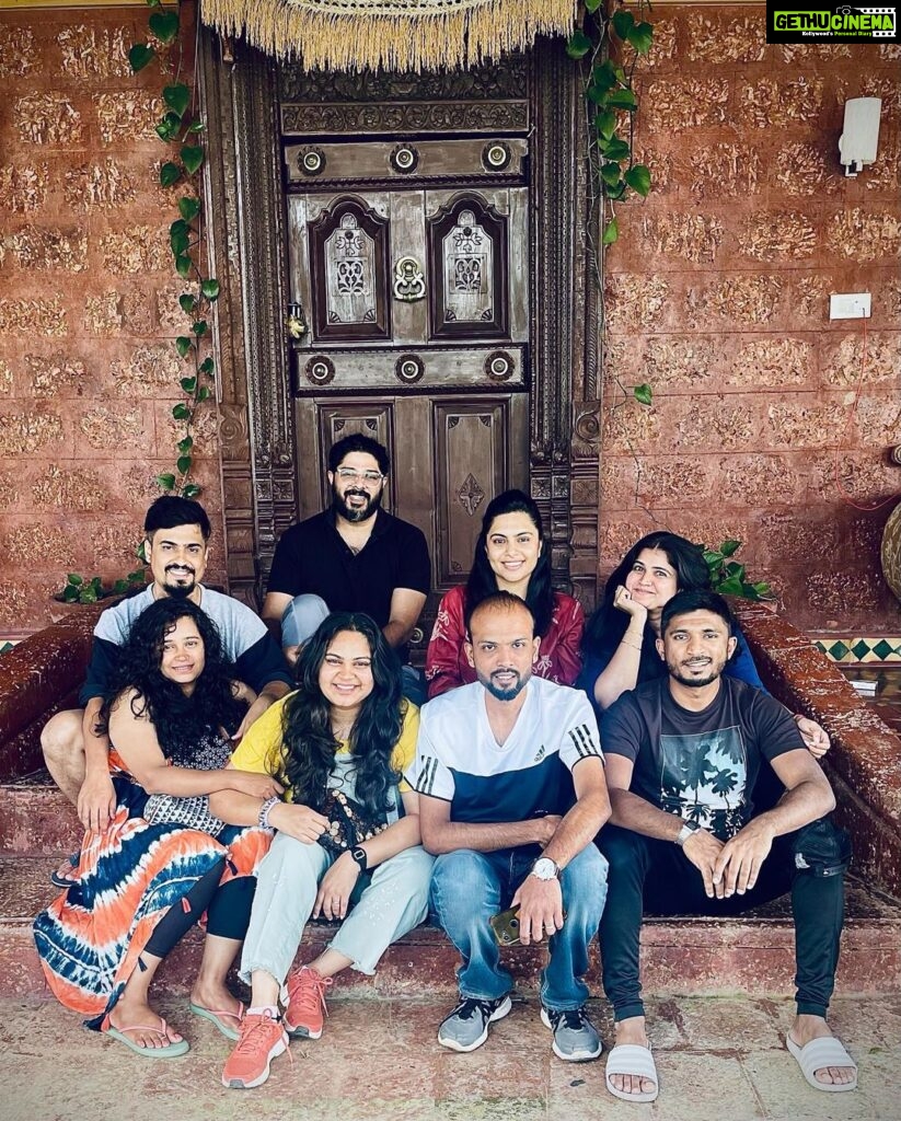 Sonu Gowda Instagram - My golden days were spent with these precious idiots.. know these people from my school days but never thought of travelling.. finally we did it.. Sakleshpura