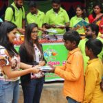 Sonu Gowda Instagram - Our Jeevaspandana team Celebrated Independence day by distributing Uniforms ,Notebooks, Geometry box ,Pens etc to the need students of rural area Govt school students of Siddharabetta..❤️ Actress Sweet soul @sonugowda and @neharamakrishna also joined hands with our initiative and made the program more colorful ❤️ @creovalley photo academy Students also joined and captured many beautiful moments.. Siddarabetta