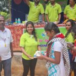 Sonu Gowda Instagram - Our Jeevaspandana team Celebrated Independence day by distributing Uniforms ,Notebooks, Geometry box ,Pens etc to the need students of rural area Govt school students of Siddharabetta..❤️ Actress Sweet soul @sonugowda and @neharamakrishna also joined hands with our initiative and made the program more colorful ❤️ @creovalley photo academy Students also joined and captured many beautiful moments.. Siddarabetta