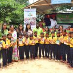 Sonu Gowda Instagram - Our Jeevaspandana team Celebrated Independence day by distributing Uniforms ,Notebooks, Geometry box ,Pens etc to the need students of rural area Govt school students of Siddharabetta..❤️ Actress Sweet soul @sonugowda and @neharamakrishna also joined hands with our initiative and made the program more colorful ❤️ @creovalley photo academy Students also joined and captured many beautiful moments.. Siddarabetta