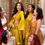 Sophie Choudry Instagram - Get ready for the cutest shaadi song of the season.. “Aaj Main Nachna” coming soon💕 #aajmainnachna #1MinMusic #newsong #weddingsong #mehndi #indianwedding #sophiechoudry #bridesquad #desigirl