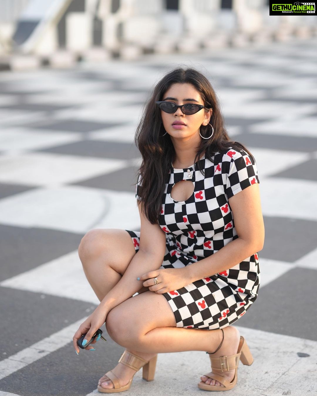 Soundariya Nanjundan Instagram - Waiting For π..... . . πΈ- @arunprasath_photography . . . . . . #soundariyananjundan #chennai #kannadiga #soundariya #actress #tamilcinema #model #performer #actor #fashioninspo #tamilnadu #bangalore #cinema #modellife #kollywood #soundarya #soundaryananjundan #modelling #fashion #actorslife #outfitoftheday #ootdfashion #reels #reelsinstagram #photo #photographer #camera #lifestyle #fashionblogger Napier Bridge