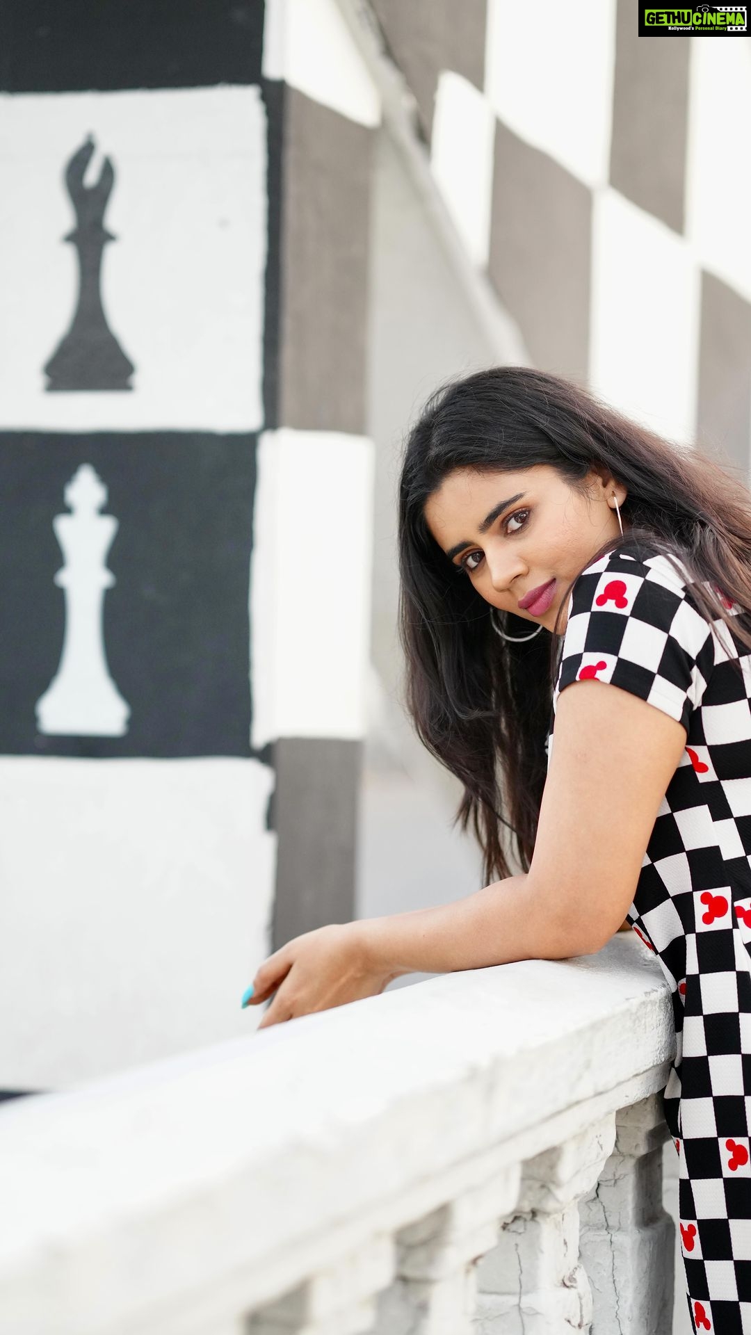 Soundariya Nanjundan Instagram - Walking Around The Bridge π . #twinning π€ π₯ - @arunprasath_photography . . . . . . . . #soundariyananjundan #chennai #kannadiga #soundariya #actress #tamilcinema #model #performer #actor #fashioninspo #tamilnadu #bangalore #cinema #modellife #kollywood #soundarya #soundaryananjundan #modelling #fashion #actorslife #outfitoftheday #ootdfashion #reels #reelsinstagram #photo #photographer #camera #lifestyle #fashionblogger Napier Bridge