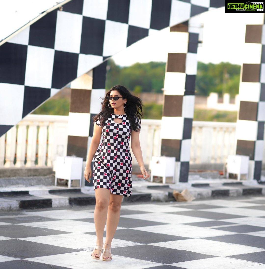 Soundariya Nanjundan Instagram - On my way to protect my Move β . Fav line from the song πΆπΌ - So take aim and fire away I've never been so wide awake No, nobody but me can keep me safe And I'm on my wayπ€ . #chess . πΈ- @arunprasath_photography . π This outfit i have it from my school days till now which i doesn't want to throw it off ) (Used it for the perfect shoot now π) . ββ . . . . . . #soundariyananjundan #chennai #kannadiga #soundariya #actress #tamilcinema #model #performer #actor #fashioninspo #tamilnadu #bangalore #cinema #modellife #kollywood #soundarya #soundaryananjundan #modelling #fashion #actorslife #outfitoftheday #ootdfashion #reels #reelsinstagram #photo #photographer #camera #lifestyle #fashionblogger Napier Bridge