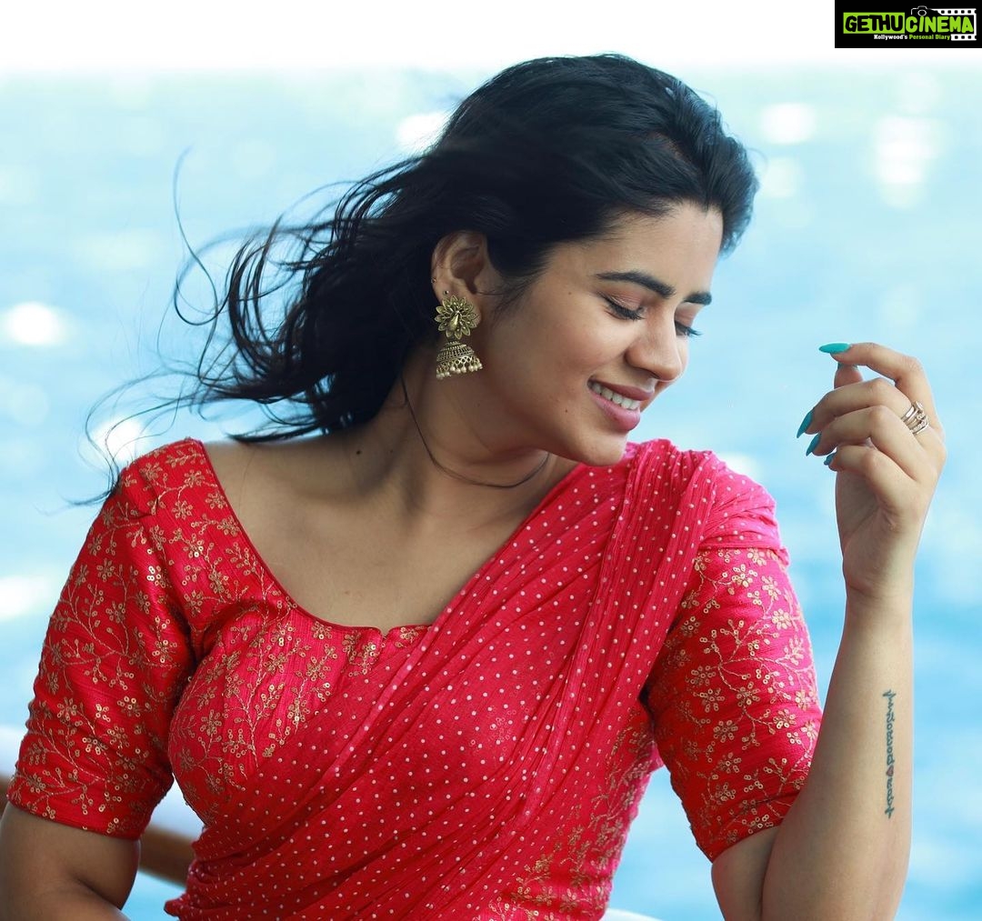 Soundariya Nanjundan Instagram - Laughter ✨ fresh breeze ♥️ . . Outfit- @instorefashions 📸 - @bhoopalm_official . . . . . . . . . . . . #soundariyananjundan #chennai #kannadiga #soundariya #actress #tamilcinema #model #performer #actor #fashioninspo #tamilnadu #bangalore #cinema #modellife #kollywood #soundarya #soundaryananjundan #modelling #fashion #actorslife #outfitoftheday #ootdfashion #reels #reelsinstagram #photo #photographer #camera #lifestyle #fashionblogger Sea breeze