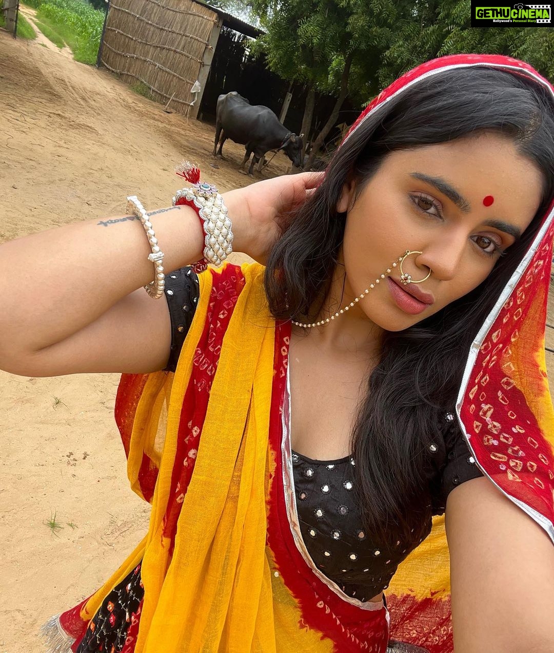Soundariya Nanjundan Instagram - When you become one of them 🫶🏻The city keeps you connected to your culture. #jaipurlook ♥️ . . . . . . #soundariyananjundan #chennai #kannadiga #soundariya #actress #tamilcinema #model #performer #actor #fashioninspo #tamilnadu #bangalore #cinema #modellife #kollywood #soundarya #soundaryananjundan #modelling #fashion #actorslife #outfitoftheday #ootdfashion #reels #reelsinstagram #photo #photographer #camera #lifestyle #fashionblogger Jaipur, India जयपुर, भारत