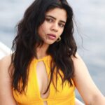 Soundariya Nanjundan Instagram - I Caught you Staring 😉🌻 . 📸- @bhoopalm_official Styling - @soundariya_nanjundan . . . . . . . . . . . . . #soundariyananjundan #soundariya #nanjundan #soundarya #soundaryananjundan Somewhere in the Sea