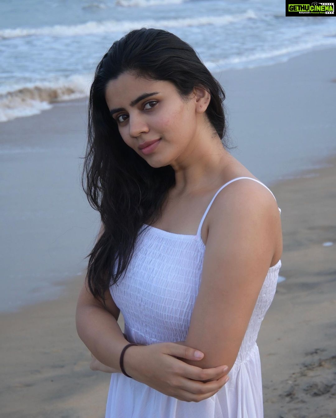Soundariya Nanjundan Instagram - NO MAKEUP BARE FACE . Shot on @nikonindiaofficial Outfit- @saras_boutique_2414 📸- @bhoopalm_official . . . . . . . . . #soundariyananjundan #chennai #kannadiga #soundariya #actress #tamilcinema #model #performer #actor #tamilnadu #bangalore #cinema #modellife #kollywood #soundarya #soundaryananjundan #modelling #fashion #actorslife #outfitoftheday #ootdfashion #reels #reelsinstagram #photo #photographer #camera #lifestyle #fashionblogger Sea breeze