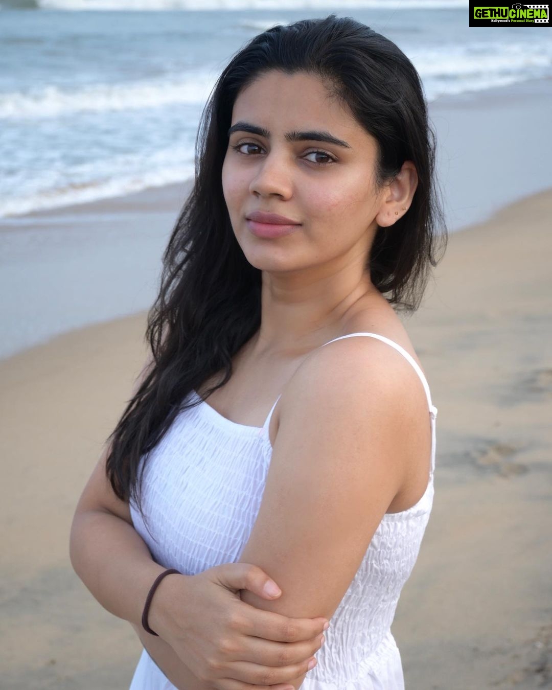 Soundariya Nanjundan Instagram - NO MAKEUP BARE FACE . Shot on @nikonindiaofficial Outfit- @saras_boutique_2414 📸- @bhoopalm_official . . . . . . . . . #soundariyananjundan #chennai #kannadiga #soundariya #actress #tamilcinema #model #performer #actor #tamilnadu #bangalore #cinema #modellife #kollywood #soundarya #soundaryananjundan #modelling #fashion #actorslife #outfitoftheday #ootdfashion #reels #reelsinstagram #photo #photographer #camera #lifestyle #fashionblogger Sea breeze