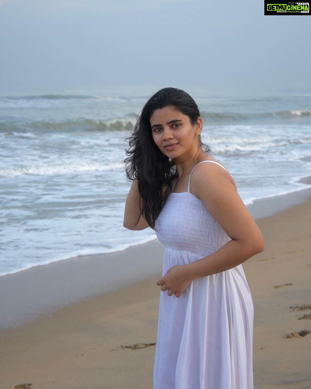 Soundariya Nanjundan Instagram - A Ocean Girl Who Loves The π #nikon #nomakeup look . Shot on @nikonindiaofficial Outfit- @saras_boutique_2414 πΈ- @bhoopalm_official . . . . . . . . . #soundariyananjundan #chennai #kannadiga #soundariya #actress #tamilcinema #model #performer #actor #tamilnadu #bangalore #cinema #modellife #kollywood #soundarya #soundaryananjundan #modelling #fashion #actorslife #outfitoftheday #ootdfashion #reels #reelsinstagram #photo #photographer #camera #lifestyle #fashionblogger Sea Side