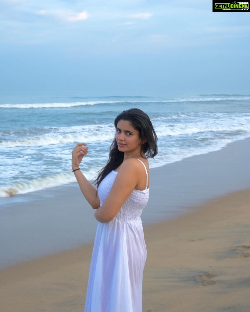 Soundariya Nanjundan Instagram - A Ocean Girl Who Loves The 🌊 #nikon #nomakeup look . Shot on @nikonindiaofficial Outfit- @saras_boutique_2414 📸- @bhoopalm_official . . . . . . . . . #soundariyananjundan #chennai #kannadiga #soundariya #actress #tamilcinema #model #performer #actor #tamilnadu #bangalore #cinema #modellife #kollywood #soundarya #soundaryananjundan #modelling #fashion #actorslife #outfitoftheday #ootdfashion #reels #reelsinstagram #photo #photographer #camera #lifestyle #fashionblogger Sea Side