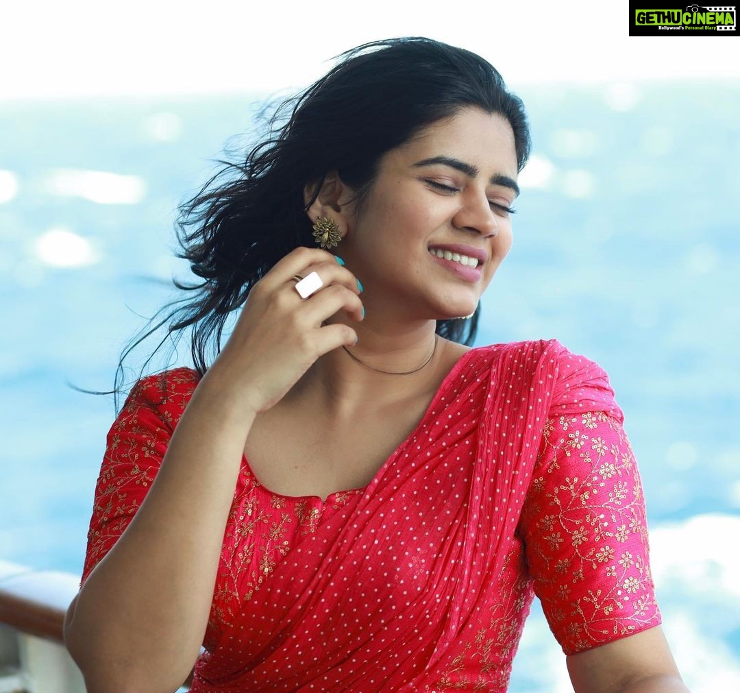 Soundariya Nanjundan Instagram - Laughter ✨ fresh breeze ♥️ . . Outfit- @instorefashions 📸 - @bhoopalm_official . . . . . . . . . . . . #soundariyananjundan #chennai #kannadiga #soundariya #actress #tamilcinema #model #performer #actor #fashioninspo #tamilnadu #bangalore #cinema #modellife #kollywood #soundarya #soundaryananjundan #modelling #fashion #actorslife #outfitoftheday #ootdfashion #reels #reelsinstagram #photo #photographer #camera #lifestyle #fashionblogger Sea breeze