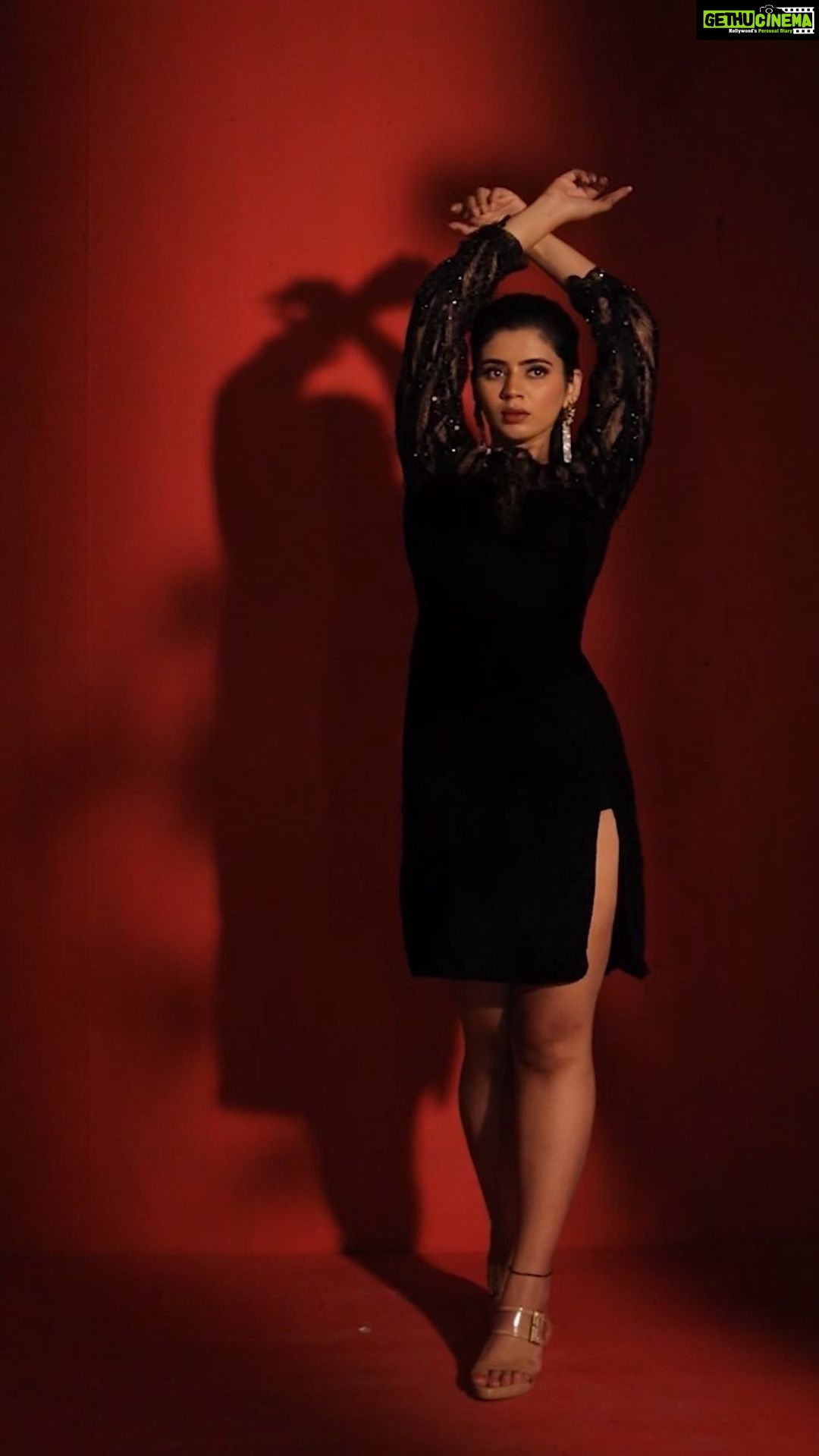 Soundariya Nanjundan Instagram - Glamour ...Glamour , Glamour , I don't like it, I avoid but glamour likes me π . @devyash_designs π πΈ: @nrphotography______ π: @sukarmakeupartist π : @istills_studio . #soundariyananjundan #soundariya #nanjundan #soundarya #soundaryananjundan