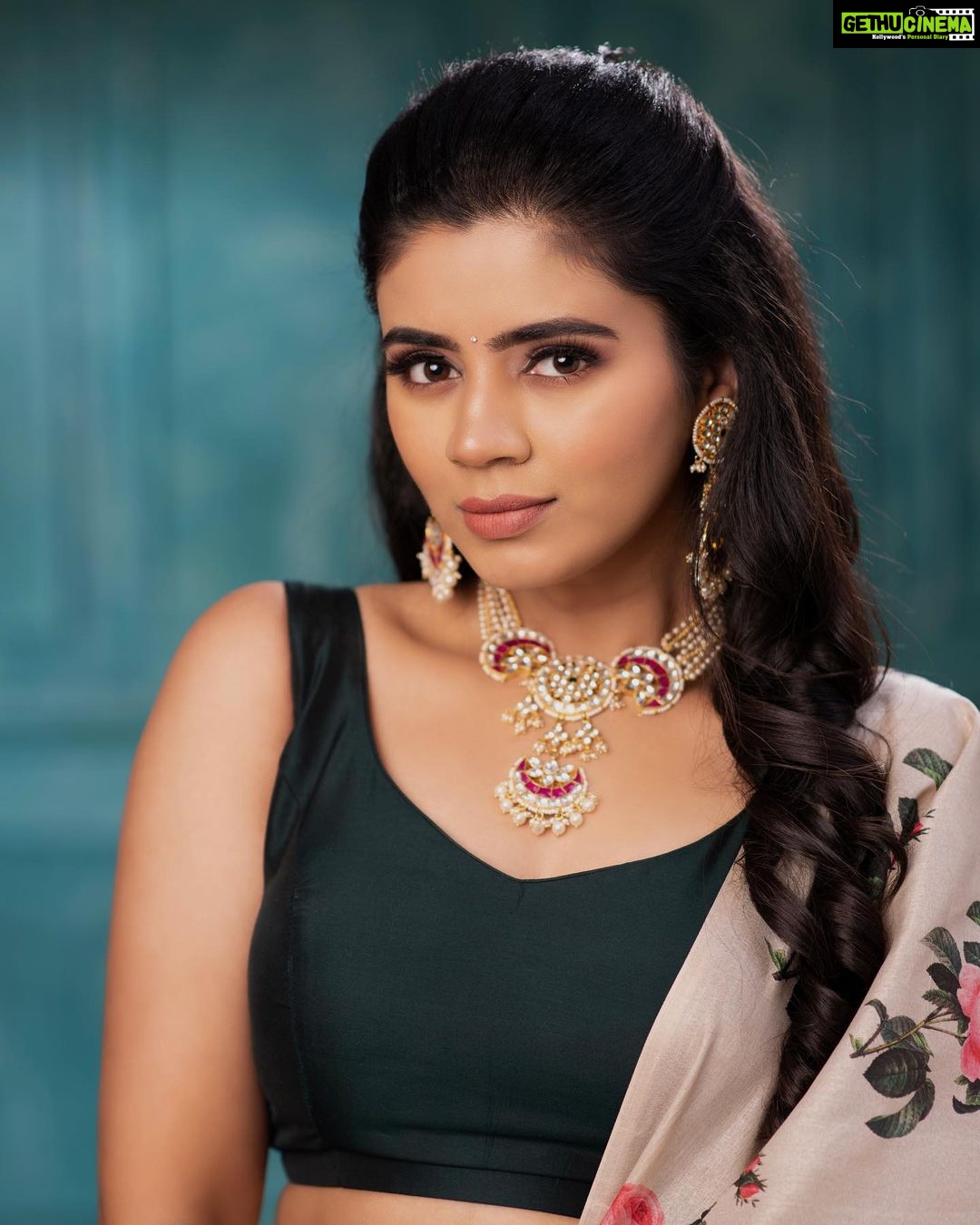 Soundariya Nanjundan Instagram - "You become what you believe."🧚🏻 . Mua:@sukarmakeupartist Jwellery:@new_ideas_fashions Costume:@label_prabuselvaraj Behind the lens:@nrphotography______ . IStills