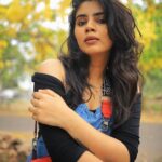Soundariya Nanjundan Instagram - The only secret behind a good day is a good attitude 💙. . #chennaicity . 📸 - @__studiotic_studio_presents__ @_a.s.h.o.k__the__duker_ . OOTD Dungaree Kind Of a Day - @lifestylestores 💼- @guess Sunglass- @hm . #soundariyananjundan #soundariya #nanjundan #soundarya #soundaryananjundan Chennai, India