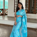 Soundariya Nanjundan Instagram - Livin' a Blue Saree kinda life 🌧💙 . Wearing this gorgeous sky blue Saree From- @anvitha_collections Beautiful Location 📍- @thepalacehouse_ecr Makeup 💄- @harisri_makeoverartistry . . #soundariyananjundan #soundariya #nanjundan #soundarya #soundaryananjundan The Palace House