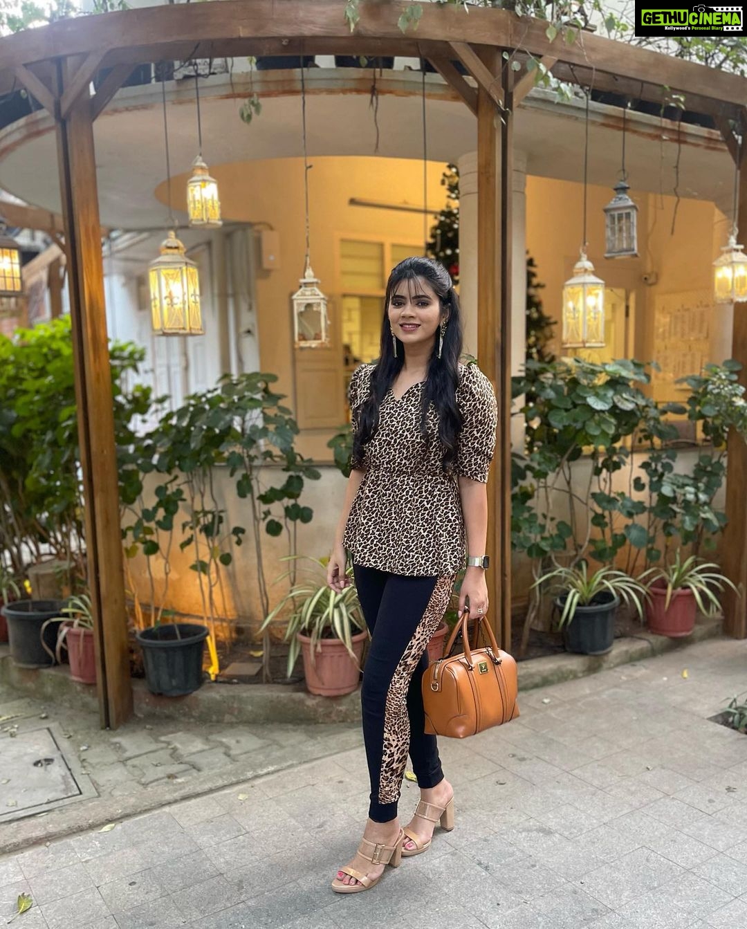 Soundariya Nanjundan - 18.4K Likes - Which Look Is Your Favourite?😉 SWIPE LEFT 👈🏻🤍
.
I love getting dressed up 💋It makes us happy, confident, feel good about ourselves .
.
Nobody likes waking up early and having to plan a cute outfit, especially when all you want to do is put pajamas on and curl back into bed😂
“People should respect me because I know what I’m talking about, not because I’m wearing expensive clothes” 🙅🏻♀️
But dressing well can really change our day and mood💁🏻♀️
It makes a gud impression,when we look good. It expresses who we are, they will notice the effort we put into making ourself presentable(which is must) !!
.
#dressup #fashionista #stylish