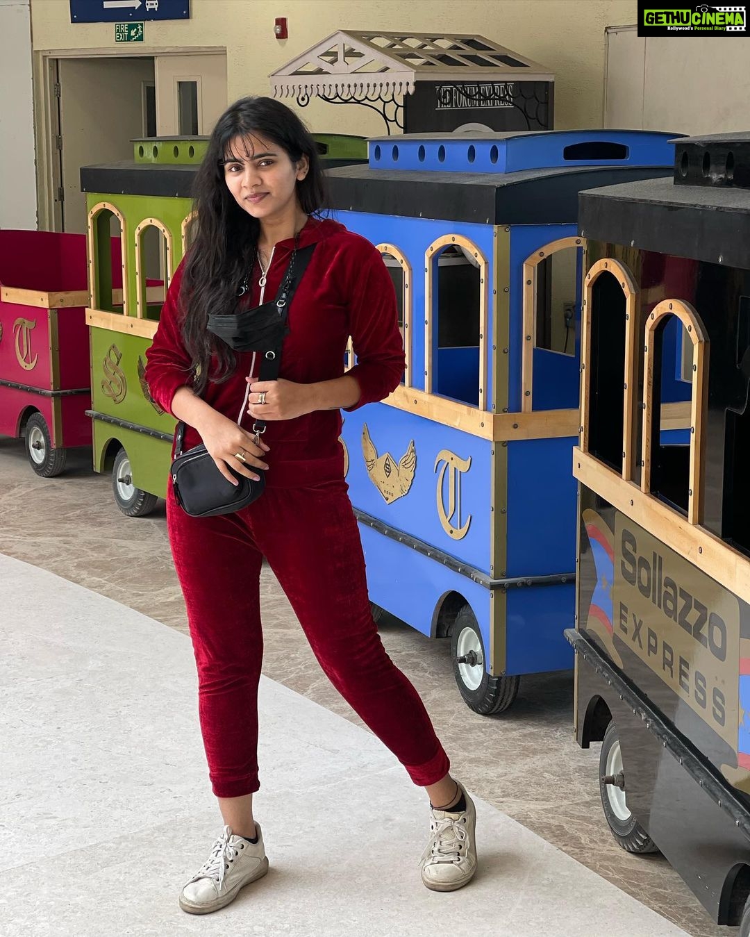 Soundariya Nanjundan - 18.4K Likes - Which Look Is Your Favourite?😉 SWIPE LEFT 👈🏻🤍
.
I love getting dressed up 💋It makes us happy, confident, feel good about ourselves .
.
Nobody likes waking up early and having to plan a cute outfit, especially when all you want to do is put pajamas on and curl back into bed😂
“People should respect me because I know what I’m talking about, not because I’m wearing expensive clothes” 🙅🏻♀️
But dressing well can really change our day and mood💁🏻♀️
It makes a gud impression,when we look good. It expresses who we are, they will notice the effort we put into making ourself presentable(which is must) !!
.
#dressup #fashionista #stylish
