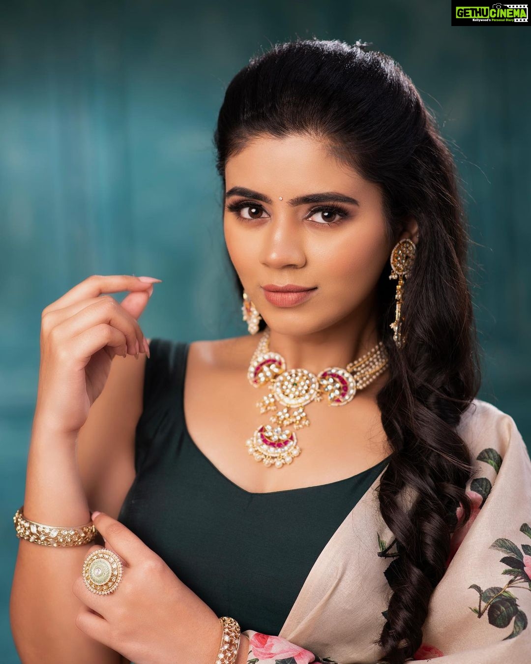 Soundariya Nanjundan Instagram - "You become what you believe."🧚🏻 . Mua:@sukarmakeupartist Jwellery:@new_ideas_fashions Costume:@label_prabuselvaraj Behind the lens:@nrphotography______ . IStills