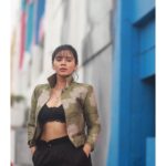 Soundariya Nanjundan Instagram - It's only your confidence with which you can conquer your greatest fear💟 #scarstoyourbeautiful . Styling & Makeover- Me💁🏻‍♀️ Jewel- @viez.in Outfit - @hm 📸- @bhoopalm_official #streetphotography #chennai . #soundariyananjundan #soundariya #nanjundan #soundarya #soundaryananjundan Streets Of Chennai