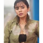 Soundariya Nanjundan Instagram - Attitude and class will always be my first preference🤎 . Styling & Makeover- Me💁🏻‍♀️ Jewel- @viez.in Jacket- @hm 📸- @bhoopalm_official #streetphotography #chennai . #soundariyananjundan #soundariya #nanjundan #soundarya #soundaryananjundan Streets Of Chennai