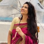 Soundariya Nanjundan Instagram – I Find Peace In The Rain ☔️ 
.
Saree – @tamairafashion 
.
#chennairains #sareelove 
.
#soundariyananjundan #soundariya #nanjundan #soundarya #soundaryananjundan Rain Rain Rain