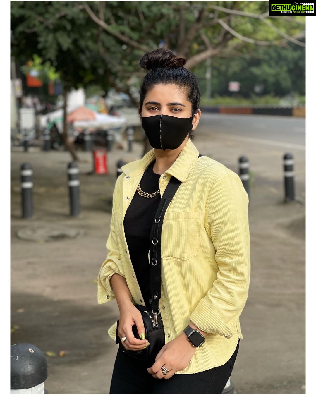 Soundariya Nanjundan Instagram - I find a lot of inspiration in street style . #streetstyle #shotoniphone . #soundariyananjundan #soundariya #nanjundan #soundarya #soundaryananjundan Chennai, India