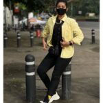 Soundariya Nanjundan Instagram - THe BeGInnInG Of a wonDerfuL and very PrODUCTIve weeK 🌞 #streetstyle #shotoniphone Don't mind my hand 😂 . Shoe 👟- @trend_xpress . . #soundariyananjundan #soundariya #nanjundan #soundarya #soundaryananjundan Chennai, India
