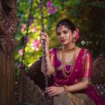 Soundariya Nanjundan Instagram - Me waiting for my soulmate to show up at my house 🏡 . . Makeover by @harisri_makeoverartistry 📸 @picartisan Jewels @fineshinejewels Outfit @lithas_boutique Location @avmgardens. . #indianwear #saree . #soundariyananjundan #soundariya #nanjundan #soundarya #soundaryananjundan AVM Gardens