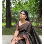 Soundariya Nanjundan Instagram - Me Thinking About Dinner After Just Eating Lunch 👀 🍃 . Saree- @swarnasaris Styling- @indu_ig Saree Drapist- @manisareedrapist Makeupartist- @harshahairandmakeup Hairstylist- @meghna_makeoverartistry Jewellery- @made_for_hers 📸- @bhoopalm_official Organiser- @jeffreypaulll Location - @sppgardens . . . . #soundariyananjundan #soundariya #nanjundan #soundarya #soundaryananjundan SPPGardens
