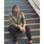 Soundariya Nanjundan Instagram - It's only your confidence with which you can conquer your greatest fear💟 #scarstoyourbeautiful . Styling & Makeover- Me💁🏻‍♀️ Jewel- @viez.in Outfit - @hm 📸- @bhoopalm_official #streetphotography #chennai . #soundariyananjundan #soundariya #nanjundan #soundarya #soundaryananjundan Streets Of Chennai