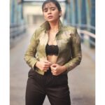 Soundariya Nanjundan Instagram - It's only your confidence with which you can conquer your greatest fear💟 #scarstoyourbeautiful . Styling & Makeover- Me💁🏻‍♀️ Jewel- @viez.in Outfit - @hm 📸- @bhoopalm_official #streetphotography #chennai . #soundariyananjundan #soundariya #nanjundan #soundarya #soundaryananjundan Streets Of Chennai