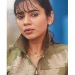 Soundariya Nanjundan Instagram - Attitude and class will always be my first preference🤎 . Styling & Makeover- Me💁🏻‍♀️ Jewel- @viez.in Jacket- @hm 📸- @bhoopalm_official #streetphotography #chennai . #soundariyananjundan #soundariya #nanjundan #soundarya #soundaryananjundan Streets Of Chennai