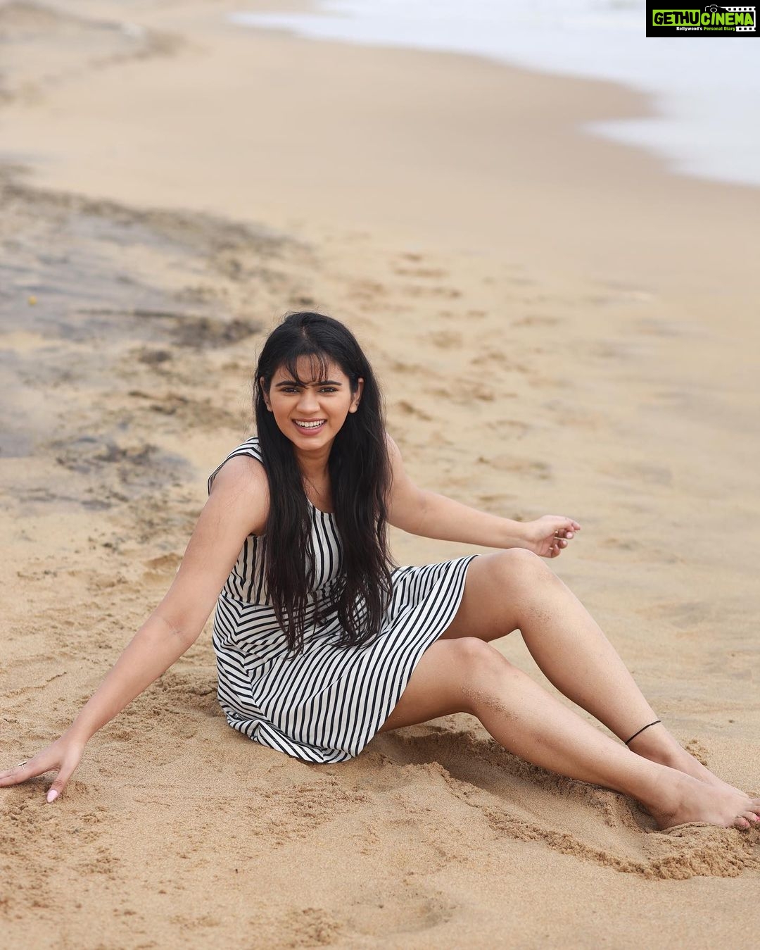 Soundariya Nanjundan Instagram - SKY ABOVE, SAND BELOW, PEACE WITHIN πβ
οΈ . #beach π #beachvibes πΈ- @bhoopalm_official . . #soundariyananjundan #soundariya #nanjundan #soundarya #soundaryananjundan Mahabalipuram, Tamil Nadu, India