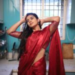 Soundariya Nanjundan Instagram - Perhaps the light is best in your kitchen in the morning 😉☀️ #sareelove #indianwear . Blouse Stitched & Designed By ♥️- @yash_unique05 Saree🌸- @purplestudio.in On Camera 📸 - @bhoopalm_official 🌟 . #soundariyananjundan #soundariya #nanjundan #soundarya #soundaryananjundan Home Sweet Home