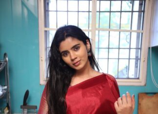 Soundariya Nanjundan Instagram - Perhaps the light is best in your kitchen in the morning 😉☀️ #sareelove #indianwear . Blouse Stitched & Designed By ♥️- @yash_unique05 Saree🌸- @purplestudio.in On Camera 📸 - @bhoopalm_official 🌟 . #soundariyananjundan #soundariya #nanjundan #soundarya #soundaryananjundan Home Sweet Home