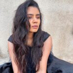 Soundariya Nanjundan Instagram – Mixed with black colour 🖤
.
#blacklove  #selfportrait 📸 #shotoniphone 
.
Outfit- @honeys.couture 
.
#soundariyananjundan #soundariya #nanjundan #soundarya #soundaryananjundan Black Town