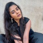 Soundariya Nanjundan Instagram – Mixed with black colour 🖤
.
#blacklove  #selfportrait 📸 #shotoniphone 
.
Outfit- @honeys.couture 
.
#soundariyananjundan #soundariya #nanjundan #soundarya #soundaryananjundan Black Town