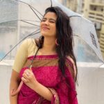 Soundariya Nanjundan Instagram – I Find Peace In The Rain ☔️
.
Saree – @tamairafashion
.
#chennairains #sareelove
.
#soundariyananjundan #soundariya #nanjundan #soundarya #soundaryananjundan Rain Rain Rain