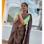 Soundariya Nanjundan Instagram - மழை துளிகள் 🌧 . . Saree & blouse- @purp.le_passion #chennairains #sareelove . #soundariyananjundan #soundariya #nanjundan #soundarya #soundaryananjundan Chennai, India