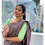 Soundariya Nanjundan Instagram - மழை துளிகள் 🌧 . . Saree & blouse- @purp.le_passion #chennairains #sareelove . #soundariyananjundan #soundariya #nanjundan #soundarya #soundaryananjundan Chennai, India