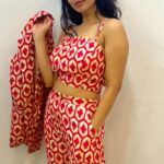 Soundariya Nanjundan Instagram - Taking you to the hidden store of @houseofsk_ which brings wholesale & retail clothes for both men and women,All Clothings under one roof 👗 @houseofsk_ They have size ranges from Xs to 6XL Also kurtis starting from ₹200 and other collections which are very budget friendly 💰 . 📍 - Royapuram Chennai . Best spot to shop everything from kurtis, leggings, night wear, dupattas to sarees Do check out their amazing collections ✨ You can also order from their Instagram page And the best things is they welcoming offline resellers It's awesome right ? . Visit soon 🔜 #happyshopping 🛍 . . . . . #soundariyananjundan #chennai #kannadiga #soundariya #actress #tamilcinema #model #performer #actor #tamilnadu #bangalore #cinema #modellife #kollywood #soundarya #soundaryananjundan #modelling #fashion #actorslife #outfitoftheday #ootdfashion #reels #reelsinstagram #photo #photographer #camera #lifestyle #fashionblogger Royapuram, Tamil Nadu, India
