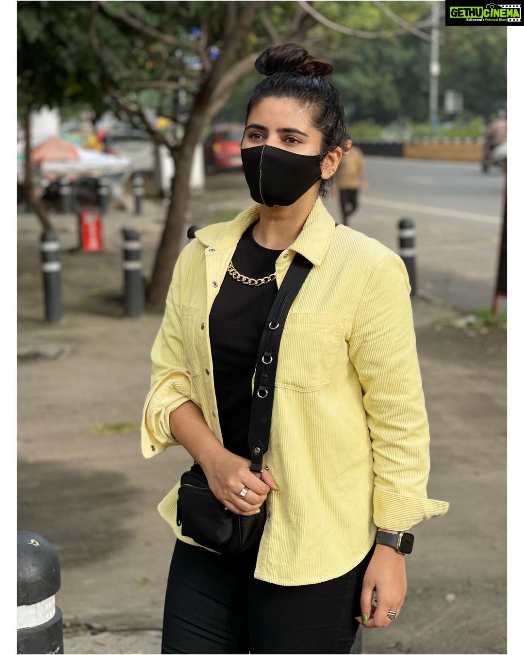 Soundariya Nanjundan Instagram - I find a lot of inspiration in street style . #streetstyle #shotoniphone . #soundariyananjundan #soundariya #nanjundan #soundarya #soundaryananjundan Chennai, India