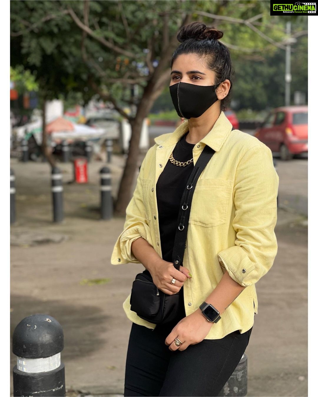 Soundariya Nanjundan Instagram - I find a lot of inspiration in street style . #streetstyle #shotoniphone . #soundariyananjundan #soundariya #nanjundan #soundarya #soundaryananjundan Chennai, India